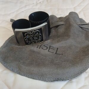 Black Leather Bracelet with Silver Filigree Chisel
